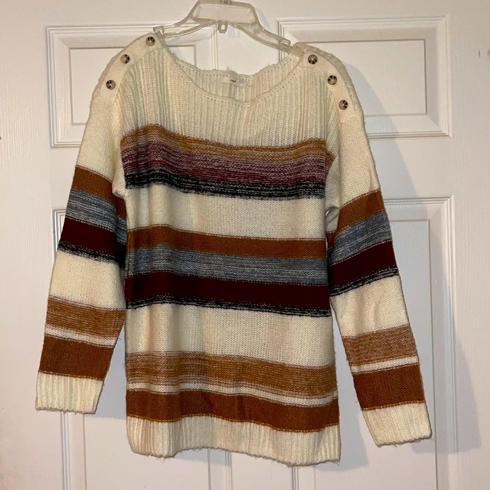 Maurice’s sweater size medium